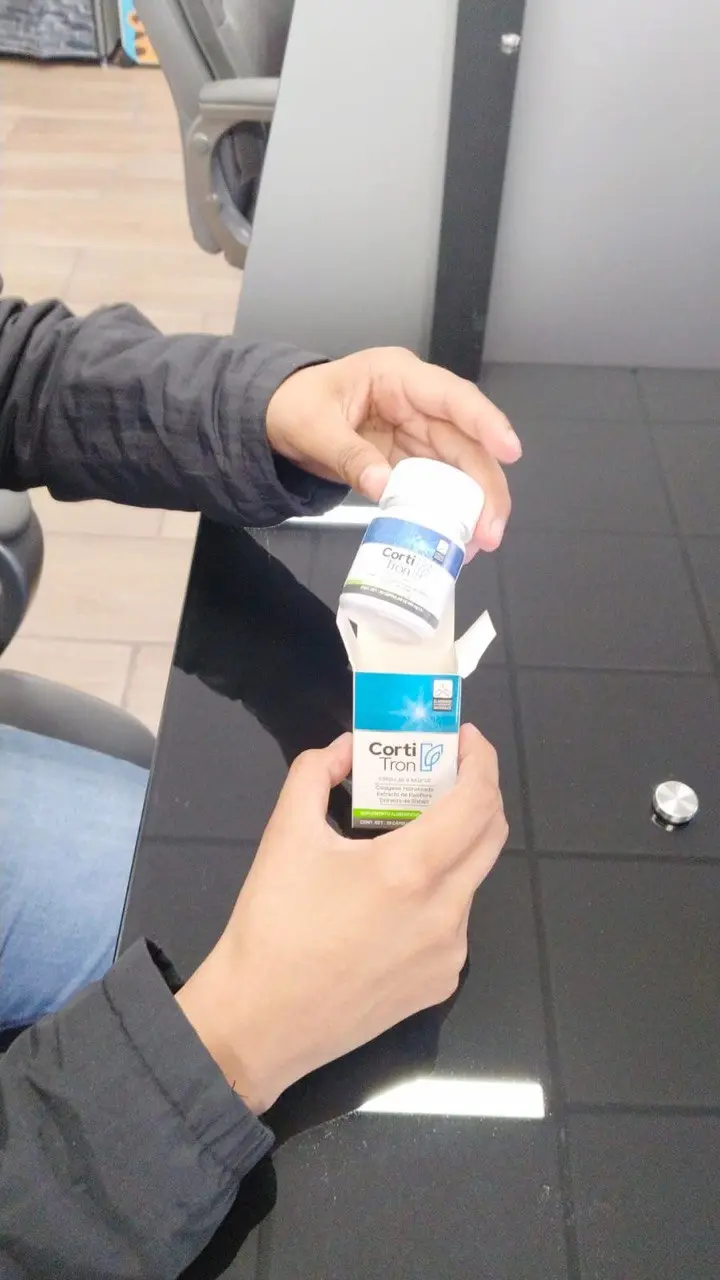 Cliente recibiendo producto